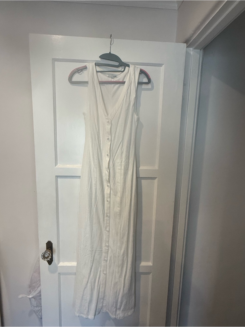 Fashion Nova White Sleeveless V-Neck Button-Front Maxi Dress